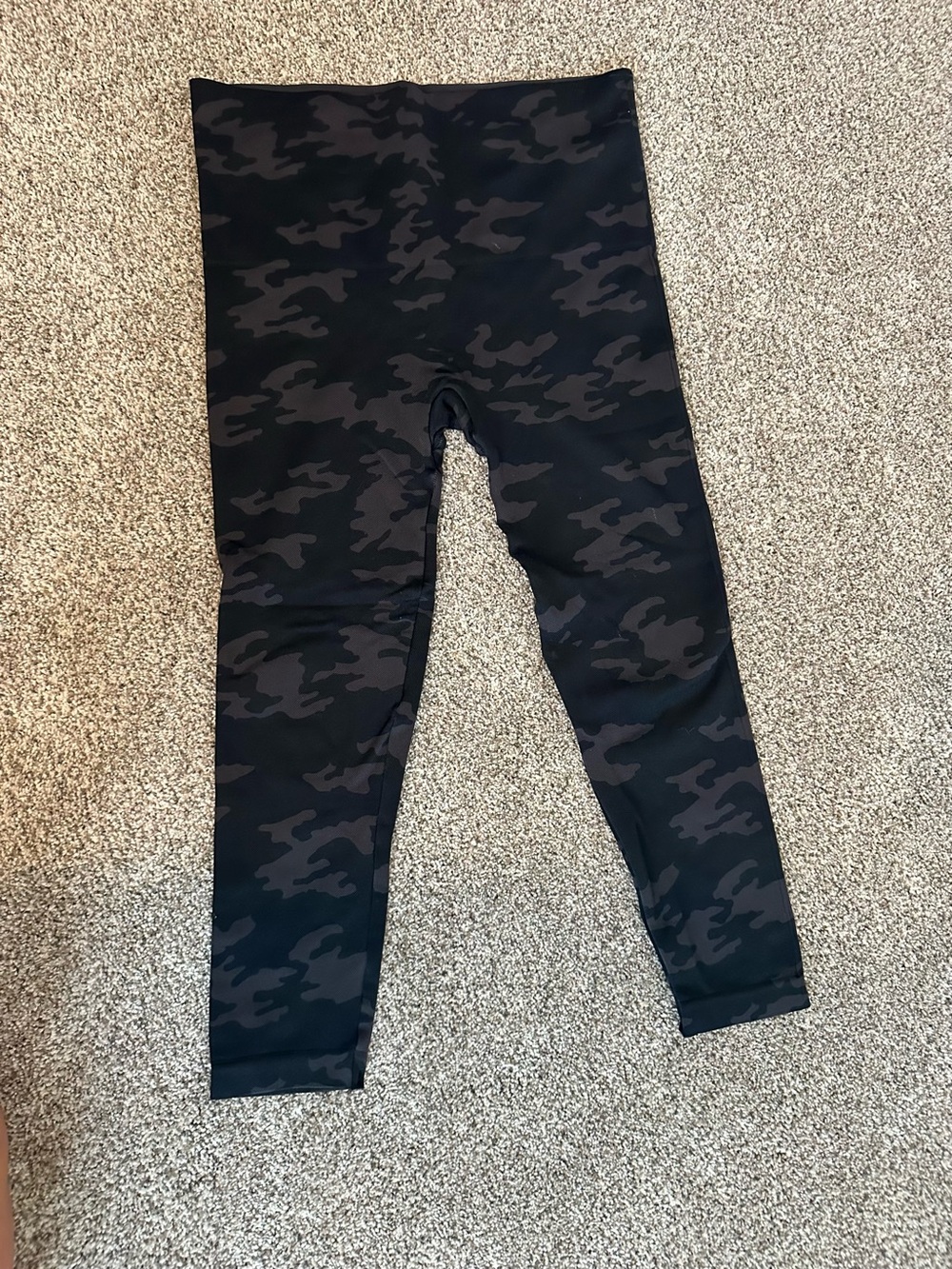 Spanx Women’s Black Camo Leggings - Size large